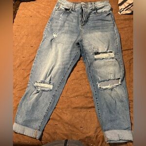Sneak Peek boyfriend jeans